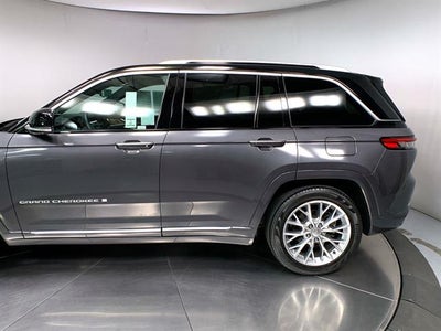2022 Jeep Grand Cherokee Summit