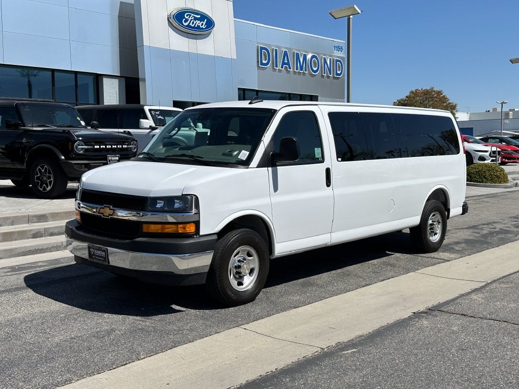 2025 Chevrolet Express 3500 LT Passenger