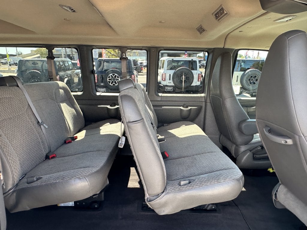 2025 Chevrolet Express 3500 LT Passenger