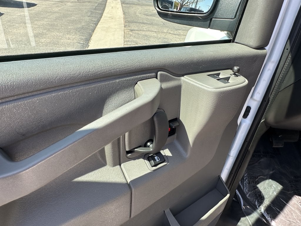 2025 Chevrolet Express 3500 LT Passenger