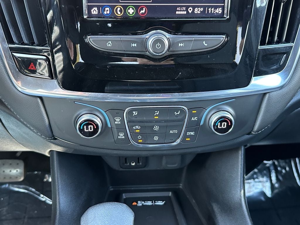 2023 Chevrolet Traverse LT Cloth w/2FL