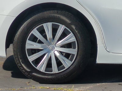 2019 Toyota Camry Hybrid LE