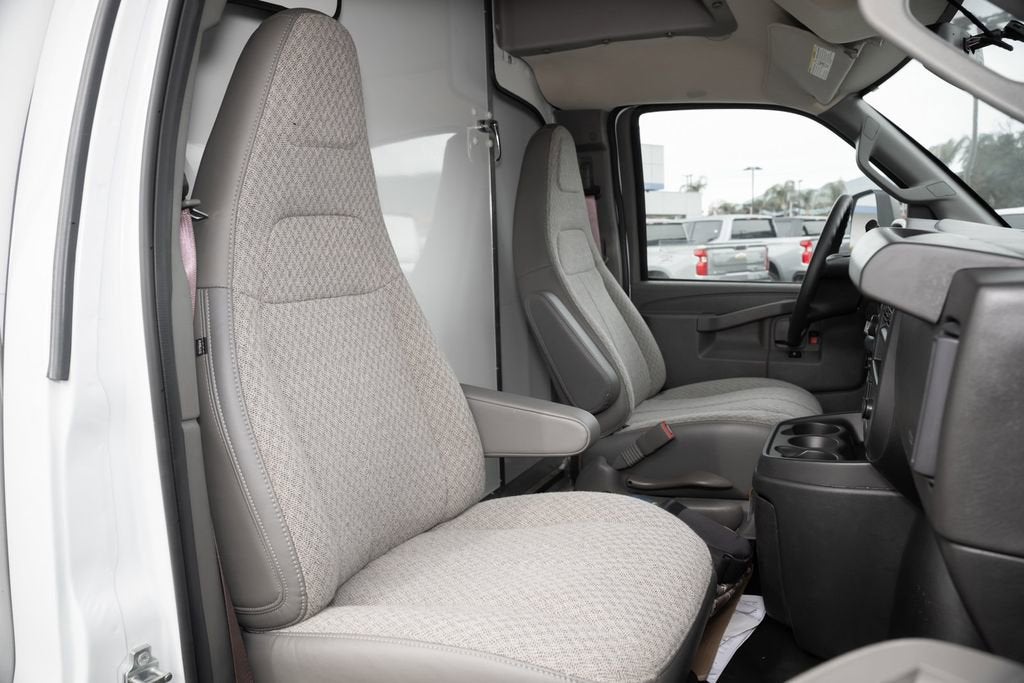 2024 Chevrolet Express Cutaway 3500 1WT