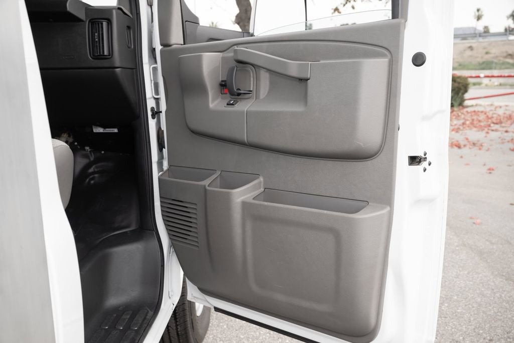 2024 Chevrolet Express Cutaway 3500 1WT