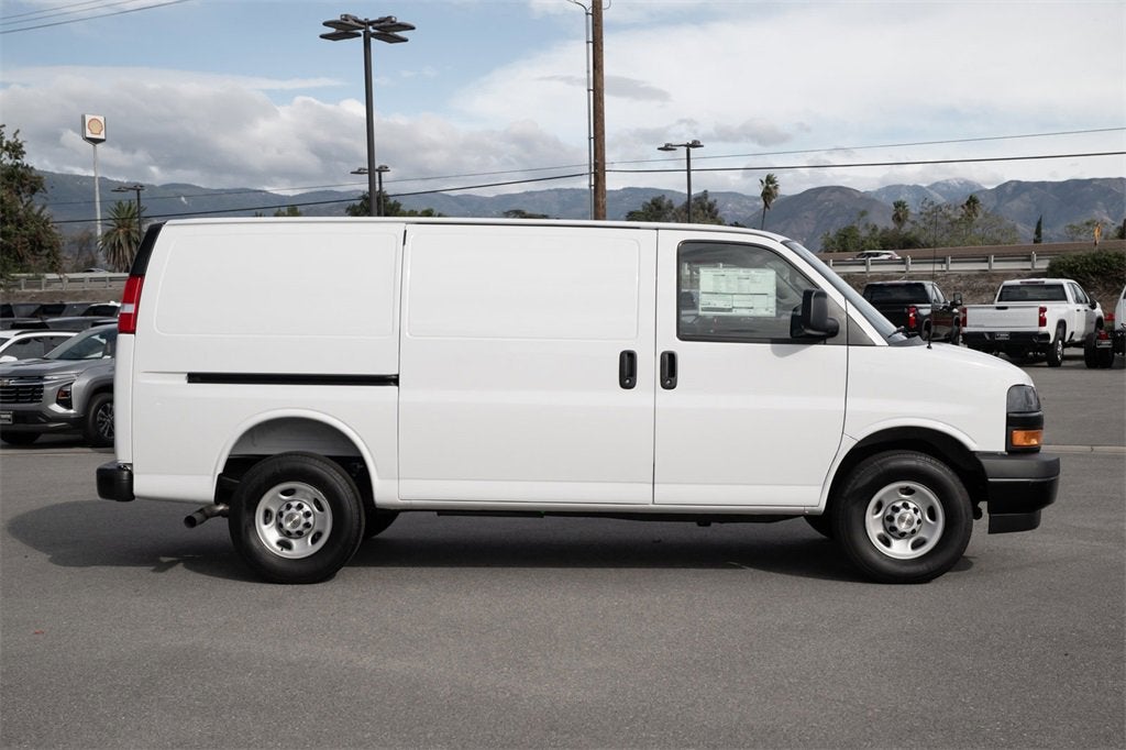 2025 Chevrolet Express Cargo 2500 WT