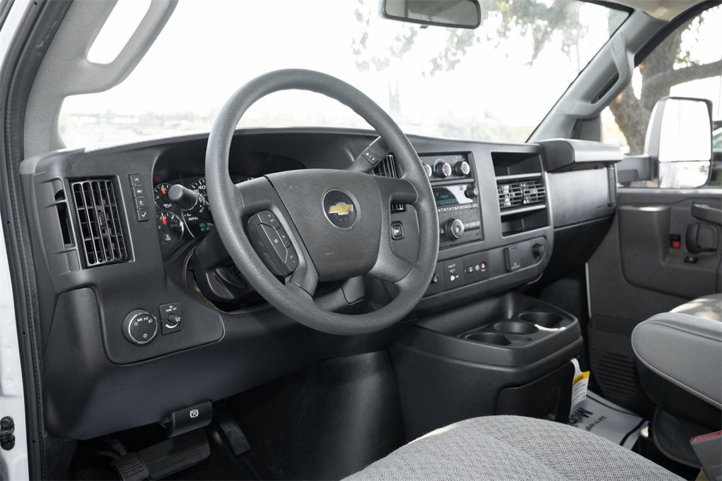 2024 Chevrolet Express Cutaway 3500 1WT