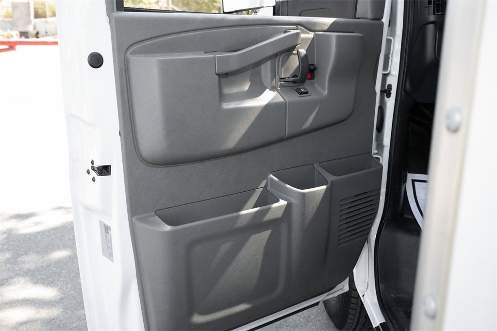 2024 Chevrolet Express Cutaway 3500 1WT