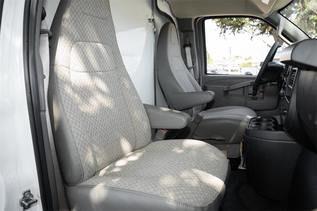 2024 Chevrolet Express Cutaway 3500 1WT