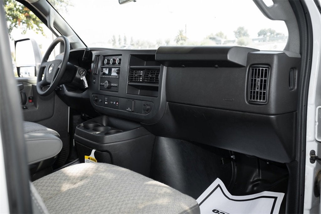 2024 Chevrolet Express Cutaway 3500 1WT