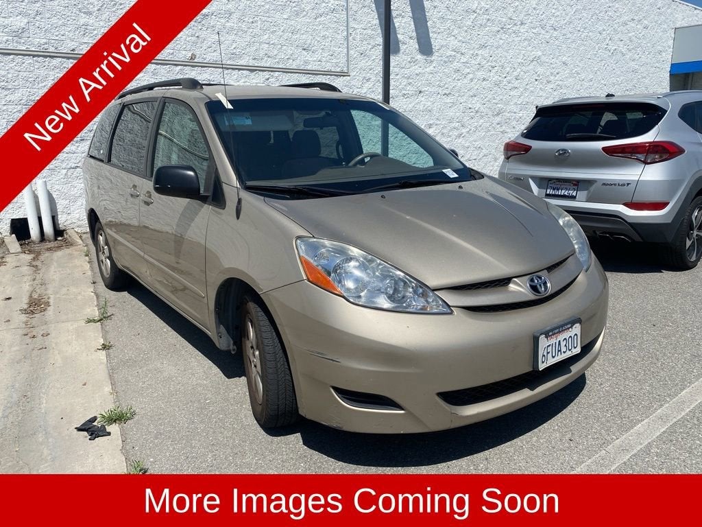 2009 Toyota Sienna CE 8-Passenger's photo