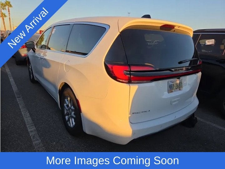 2027 Chrysler Pacifica Select